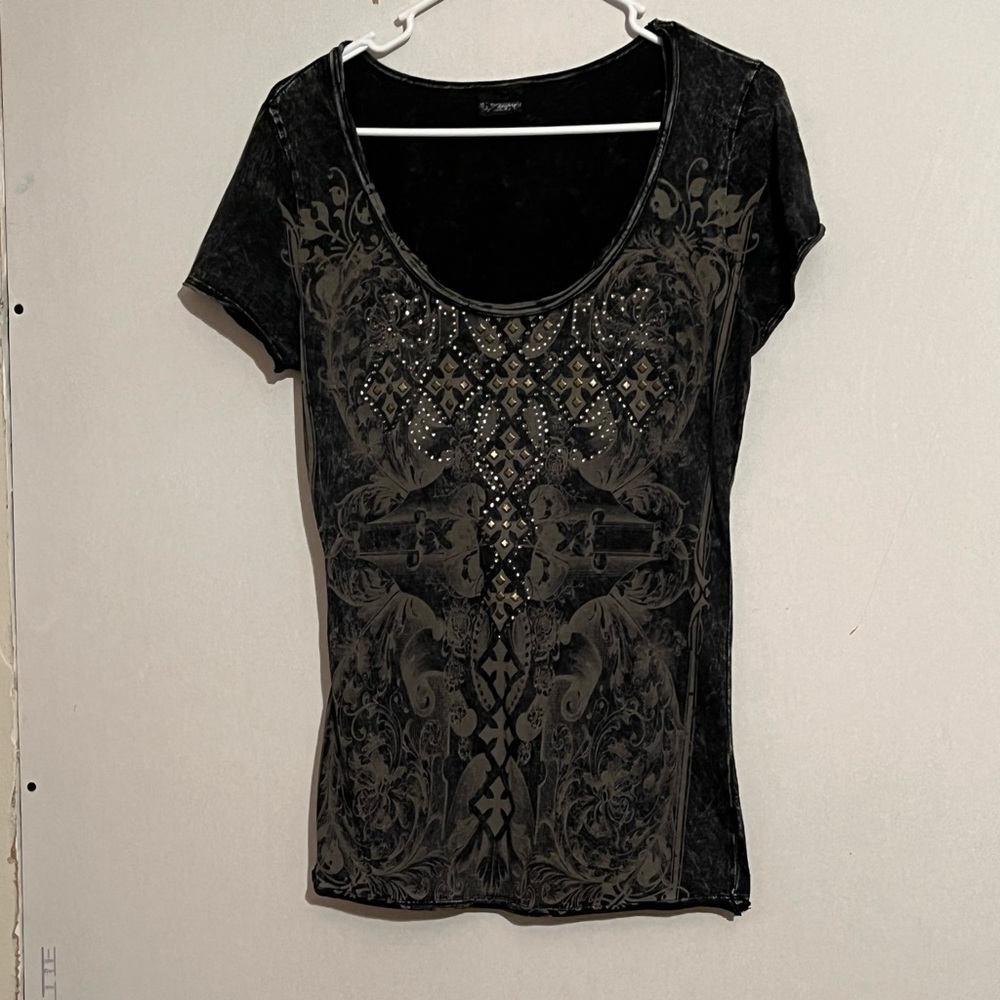 Tee with decorated front from daytrip so ze medium